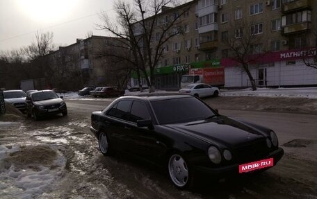 Mercedes-Benz E-Класс, 1996 год, 550 000 рублей, 4 фотография