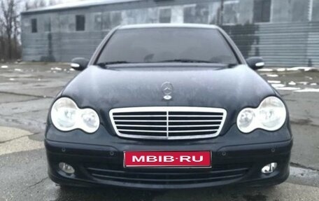 Mercedes-Benz C-Класс, 2003 год, 680 000 рублей, 1 фотография