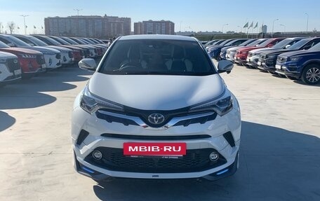 Toyota C-HR I рестайлинг, 2018 год, 2 382 000 рублей, 2 фотография