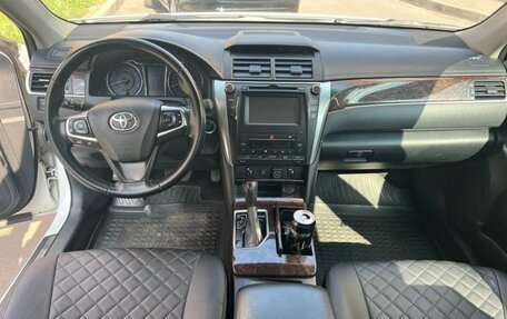 Toyota Camry, 2017 год, 2 137 000 рублей, 10 фотография