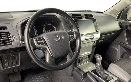 Toyota Land Cruiser Prado 150 рестайлинг 2, 2021 год, 6 599 000 рублей, 22 фотография