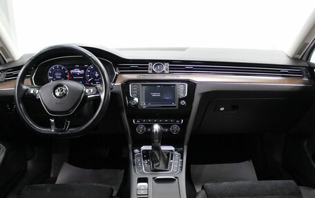 Volkswagen Passat B8 рестайлинг, 2017 год, 2 675 000 рублей, 12 фотография