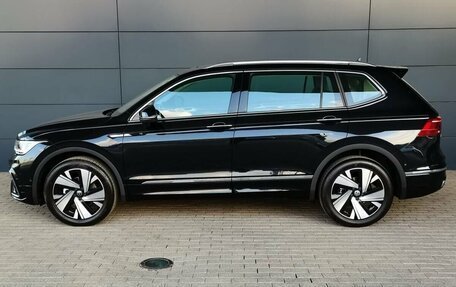 Volkswagen Tiguan II, 2023 год, 5 690 000 рублей, 3 фотография