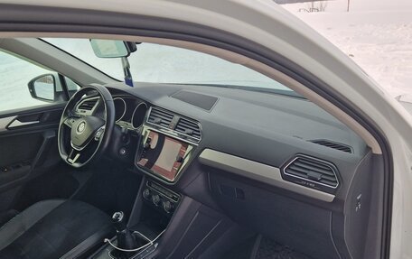 Volkswagen Tiguan II, 2019 год, 2 390 000 рублей, 7 фотография