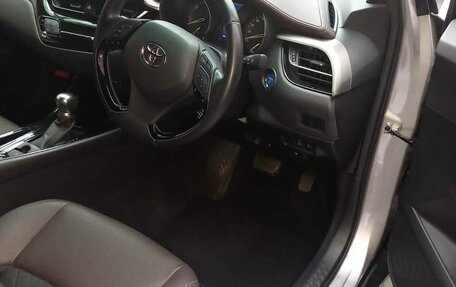 Toyota C-HR I рестайлинг, 2017 год, 2 350 000 рублей, 7 фотография
