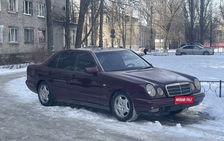 Mercedes-Benz E-Класс, 1995 год, 300 000 рублей, 1 фотография