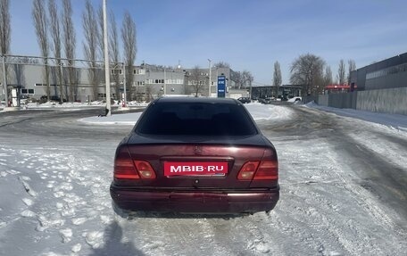 Mercedes-Benz E-Класс, 1995 год, 300 000 рублей, 5 фотография