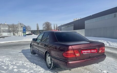Mercedes-Benz E-Класс, 1995 год, 300 000 рублей, 4 фотография