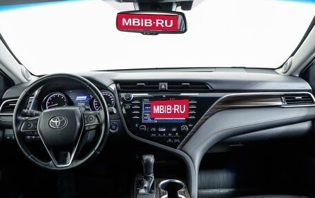 Toyota Camry, 2019 год, 3 247 000 рублей, 10 фотография