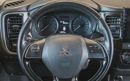 Mitsubishi Outlander III рестайлинг 3, 2017 год, 1 799 000 рублей, 14 фотография