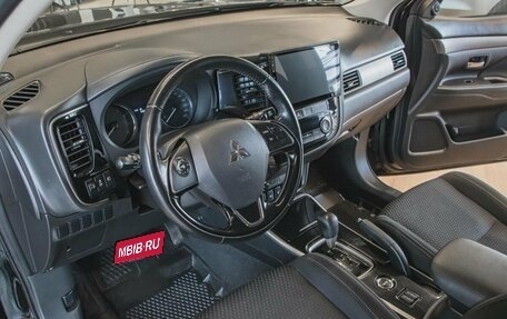 Mitsubishi Outlander III рестайлинг 3, 2017 год, 1 799 000 рублей, 18 фотография