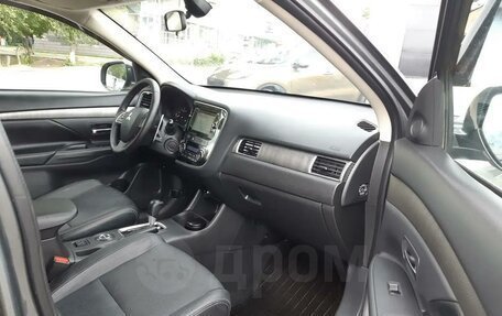 Mitsubishi Outlander III рестайлинг 3, 2013 год, 1 580 000 рублей, 14 фотография