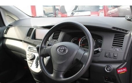 Toyota ISis I, 2012 год, 960 000 рублей, 9 фотография