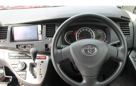 Toyota ISis I, 2012 год, 960 000 рублей, 17 фотография