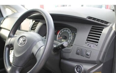 Toyota ISis I, 2012 год, 960 000 рублей, 22 фотография