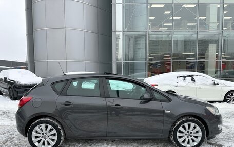 Opel Astra J, 2011 год, 855 000 рублей, 2 фотография