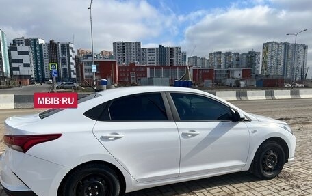 Hyundai Solaris II рестайлинг, 2021 год, 2 100 000 рублей, 4 фотография