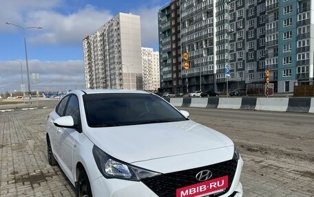 Hyundai Solaris II рестайлинг, 2021 год, 2 100 000 рублей, 2 фотография