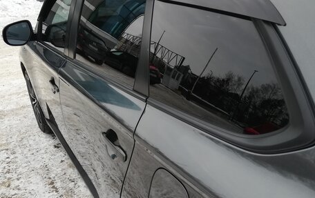 Mitsubishi Outlander III рестайлинг 3, 2013 год, 1 800 000 рублей, 2 фотография