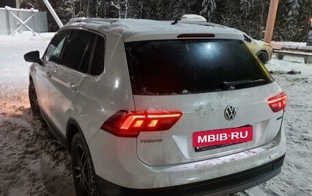 Volkswagen Tiguan II, 2018 год, 2 300 000 рублей, 2 фотография