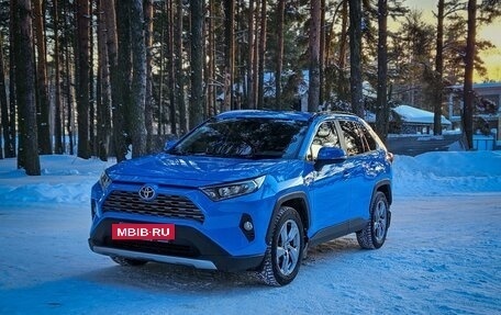 Toyota RAV4, 2021 год, 3 700 000 рублей, 7 фотография