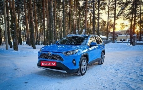 Toyota RAV4, 2021 год, 3 700 000 рублей, 6 фотография