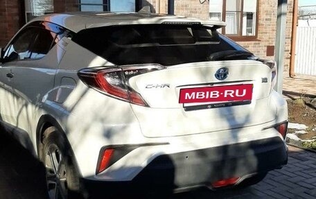 Toyota C-HR I рестайлинг, 2017 год, 2 300 000 рублей, 4 фотография