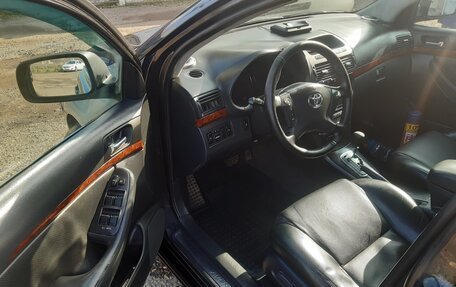 Toyota Avensis III рестайлинг, 2005 год, 628 000 рублей, 5 фотография
