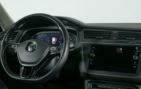 Volkswagen Tiguan II, 2020 год, 2 888 000 рублей, 11 фотография