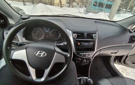 Hyundai Solaris II рестайлинг, 2013 год, 975 000 рублей, 6 фотография