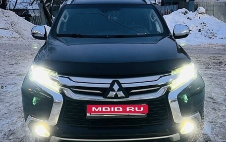 Mitsubishi Pajero Sport III рестайлинг, 2017 год, 2 670 000 рублей, 3 фотография