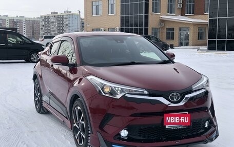Toyota C-HR I рестайлинг, 2017 год, 2 000 000 рублей, 2 фотография