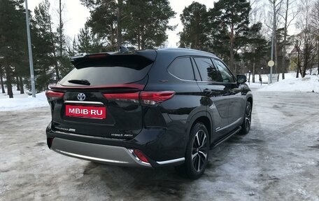 Toyota Highlander, 2022 год, 8 100 000 рублей, 3 фотография