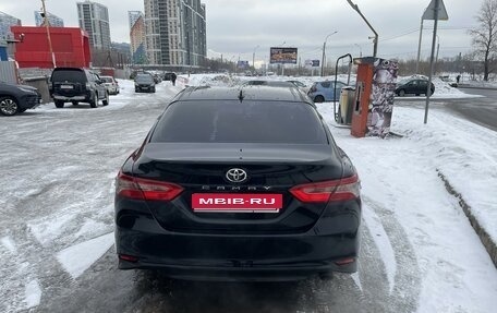 Toyota Camry, 2018 год, 2 700 000 рублей, 4 фотография