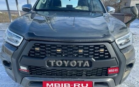 Toyota Hilux VIII, 2021 год, 4 800 000 рублей, 2 фотография