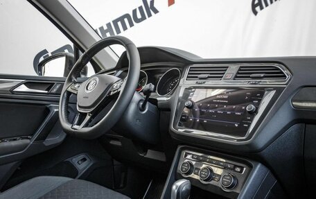 Volkswagen Tiguan II, 2018 год, 2 390 000 рублей, 13 фотография
