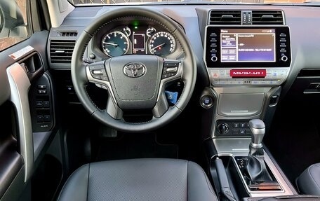 Toyota Land Cruiser Prado 150 рестайлинг 2, 2022 год, 8 900 000 рублей, 11 фотография