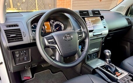 Toyota Land Cruiser Prado 150 рестайлинг 2, 2022 год, 8 900 000 рублей, 13 фотография