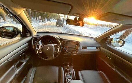 Mitsubishi Outlander III рестайлинг 3, 2013 год, 2 450 000 рублей, 4 фотография