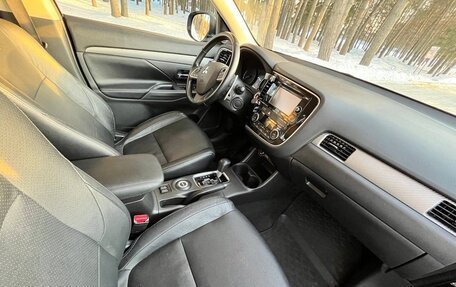 Mitsubishi Outlander III рестайлинг 3, 2013 год, 2 450 000 рублей, 6 фотография