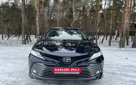 Toyota Camry, 2018 год, 3 180 000 рублей, 2 фотография