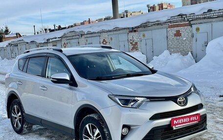 Toyota RAV4, 2017 год, 2 250 000 рублей, 2 фотография