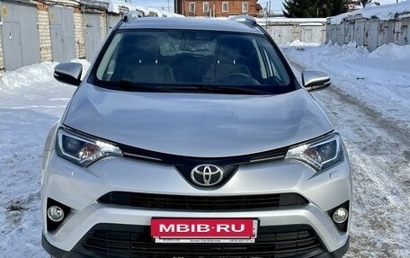 Toyota RAV4, 2017 год, 2 250 000 рублей, 14 фотография