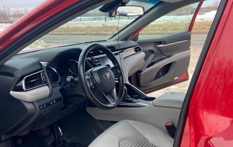 Toyota Camry, 2019 год, 2 750 000 рублей, 18 фотография
