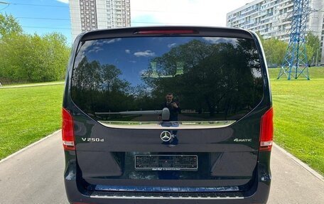 Mercedes-Benz V-Класс, 2018 год, 6 700 000 рублей, 5 фотография