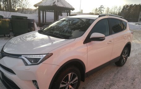 Toyota RAV4, 2019 год, 3 150 000 рублей, 4 фотография