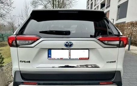 Toyota RAV4, 2022 год, 2 700 000 рублей, 2 фотография