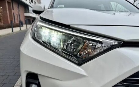 Toyota RAV4, 2022 год, 2 700 000 рублей, 7 фотография