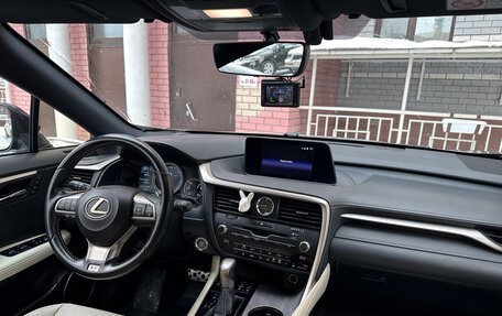 Lexus RX IV рестайлинг, 2017 год, 4 400 000 рублей, 8 фотография