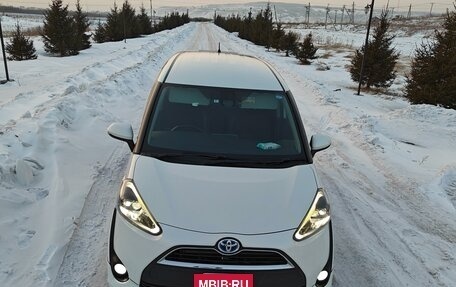 Toyota Sienta II, 2018 год, 1 835 000 рублей, 12 фотография